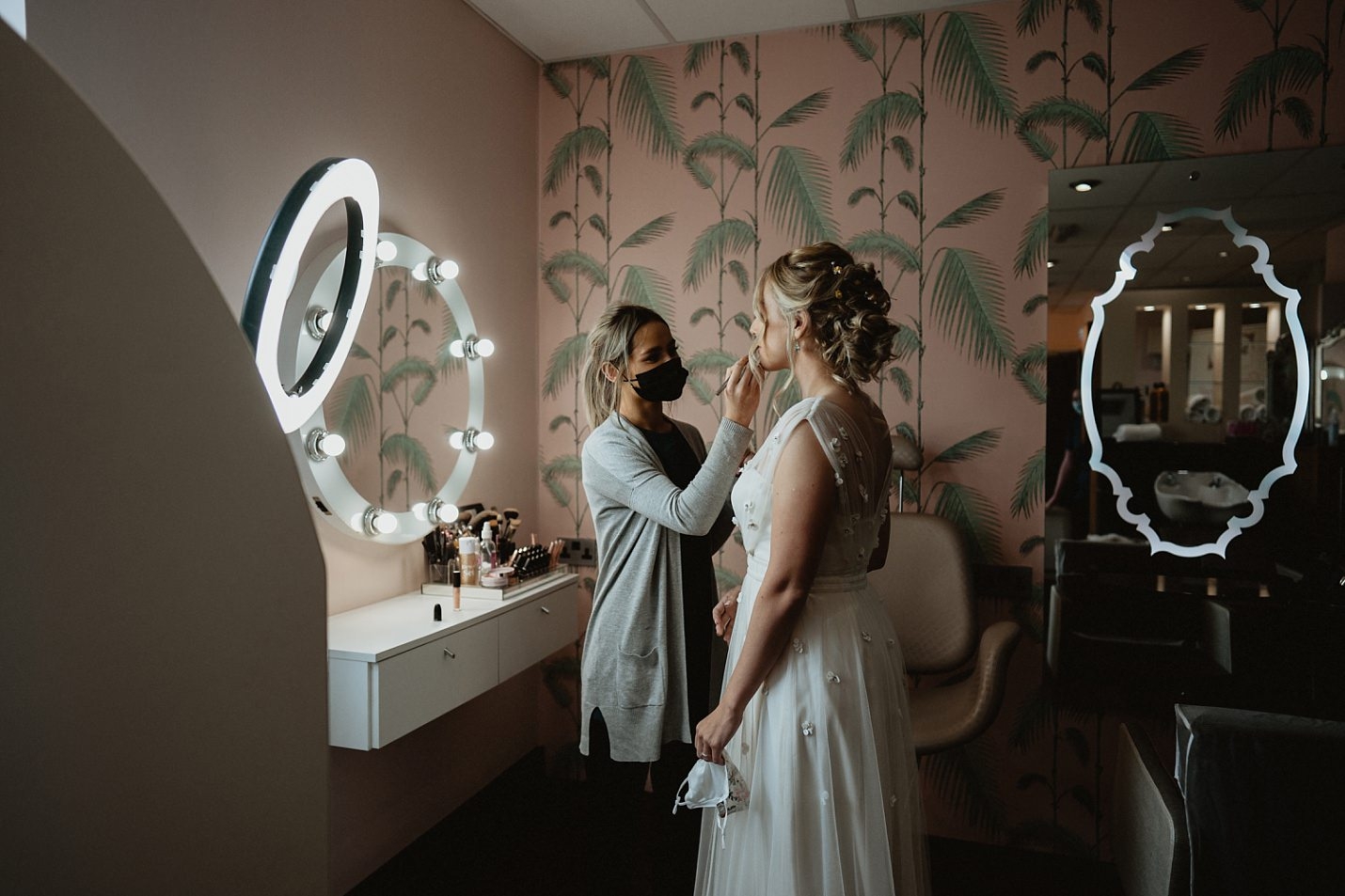 Mariée se maquiller par gâté au Smiths Gretna Green Hotel