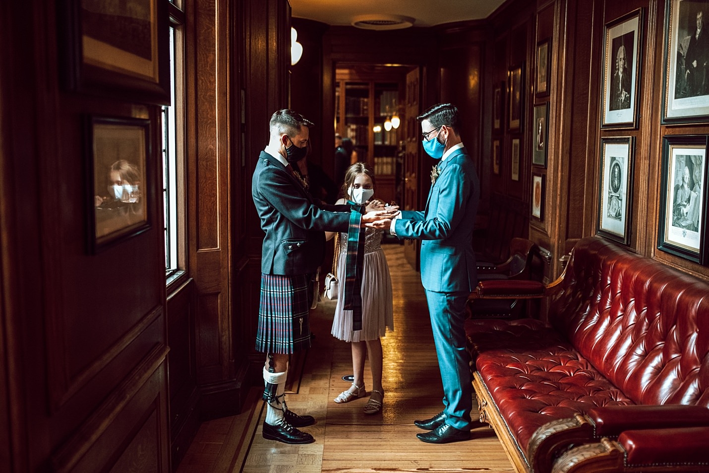 Royal College of Physicians Edinburgh groom and groom lambrissés main à jeun